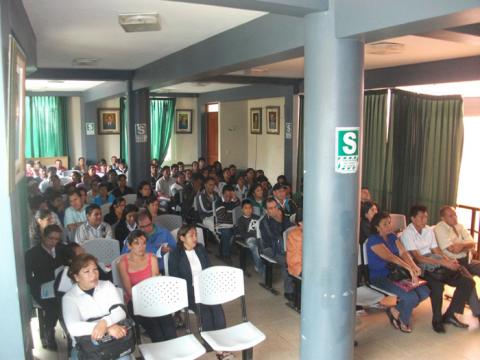 Docentes asistentes al taller "Rutas de Aprendizaje" del Distrito de Chironos