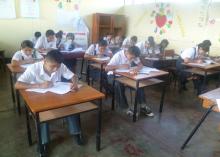 Estudiantes rindiendo la prueba respectiva